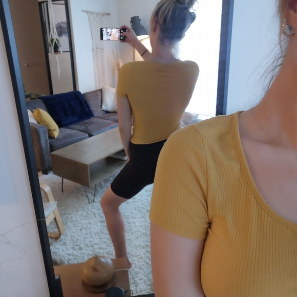 Mustard top - Picture 6 of 6